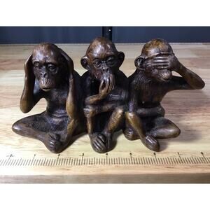 Vintage Red Mill Mfg Carved Figurine Shell Resin 4.5" Handcrafted USA.